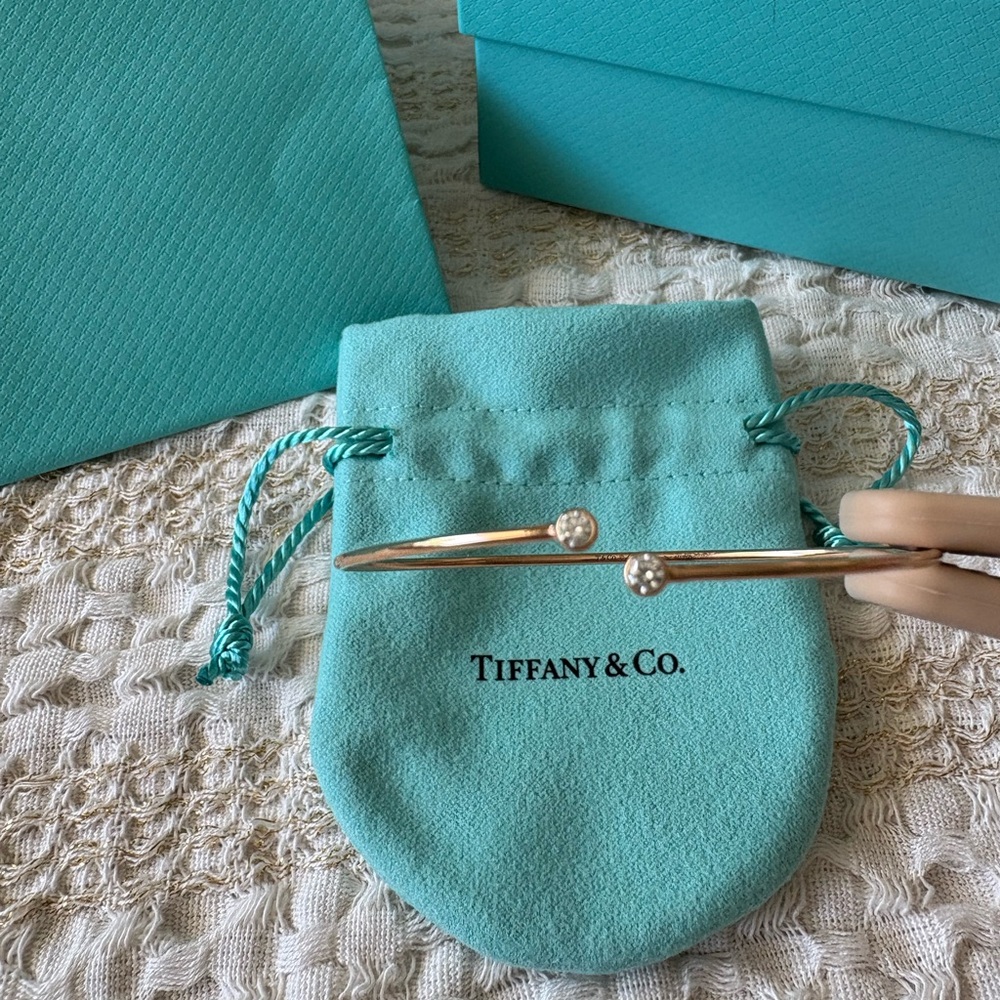 Tiffany & Co. diamond hoop bracelet single row rose gold